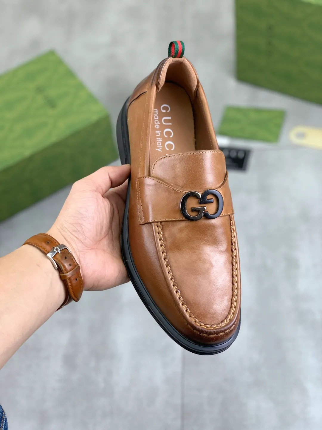 Men's shoes💰P500💰【New model, soft and comfortable Gucci classic business leather shoes hot selection (Gucci) official website latest Gucci business leather shoes, hot style 💥 simple and elegant style, exclusive for trendy men. Unique official website latest brand original double G embossed elements 👑 Gucci original decoration, fashionable and generous, the fabric is original calfskin ✅ Fully imported first-layer pigskin lining, the official website specifies wear-resistant, rubber business outsole, the classic model is taken in kind at the counter 🎬38-44 (customized at 45) black Brown optional